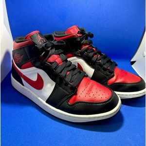 Men’s Jordan 1 Mid (Black/Fire Red-White)